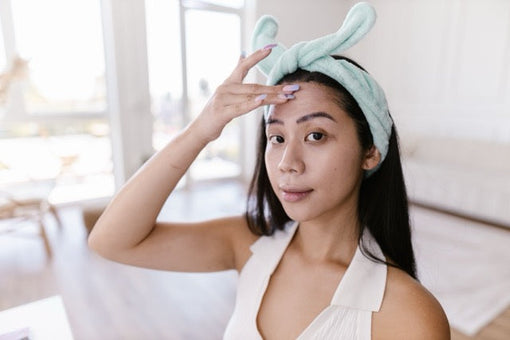 Is Vitamin C or Hyaluronic Acid Better for Oily Skin?